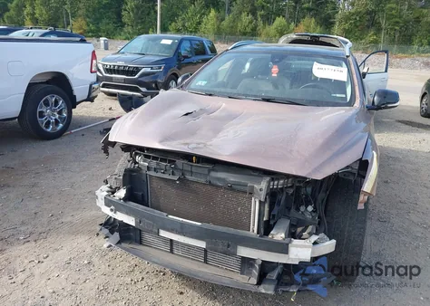 2017 Infiniti Qx30 Premium z USA, uszkodzony, nr VIN SJKCH5CRXHA021230